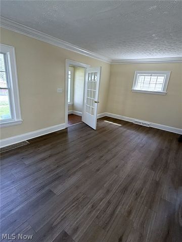 932 Vineshire Road, Cleveland Heights, OH 44121