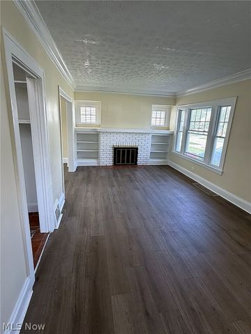 932 Vineshire Road, Cleveland Heights, OH 44121
