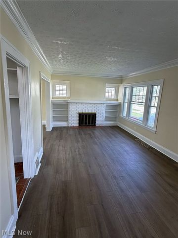 932 Vineshire Road, Cleveland Heights, OH 44121