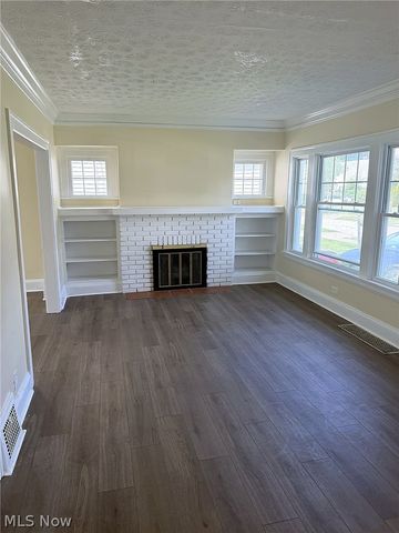 932 Vineshire Road, Cleveland Heights, OH 44121