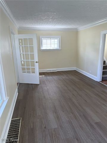 932 Vineshire Road, Cleveland Heights, OH 44121