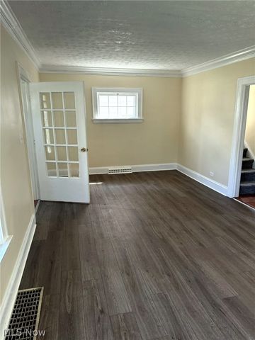 932 Vineshire Road, Cleveland Heights, OH 44121