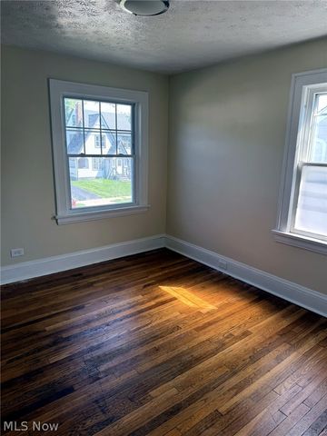 932 Vineshire Road, Cleveland Heights, OH 44121