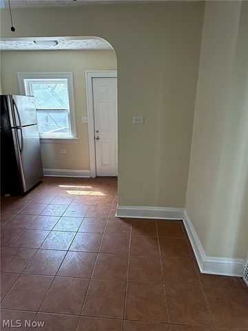 932 Vineshire Road, Cleveland Heights, OH 44121