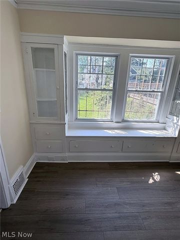 932 Vineshire Road, Cleveland Heights, OH 44121