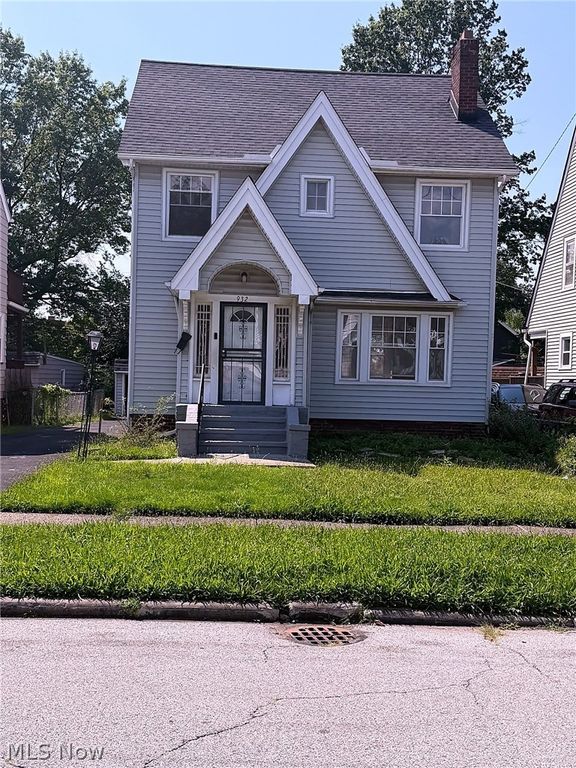 932 Vineshire Road, Cleveland Heights, OH 44121