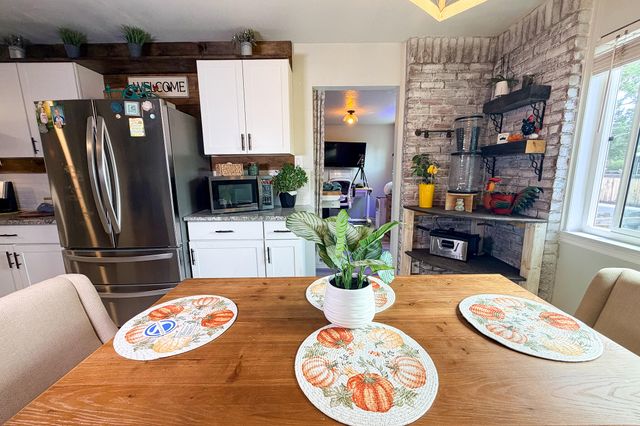 228 Appaloosa Drive, Los Lunas, NM 87031