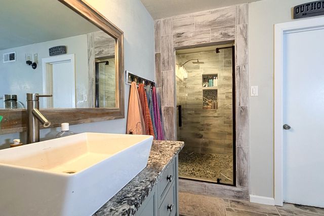228 Appaloosa Drive, Los Lunas, NM 87031