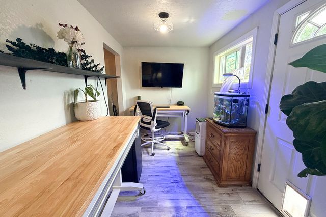 228 Appaloosa Drive, Los Lunas, NM 87031