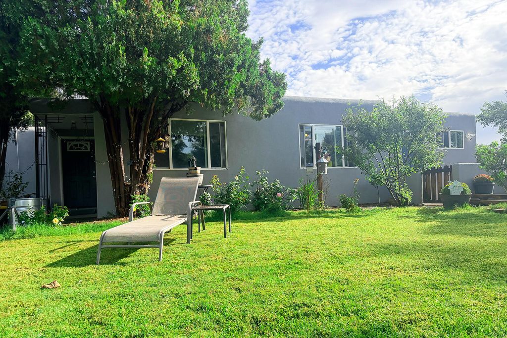 228 Appaloosa Drive, Los Lunas, NM 87031