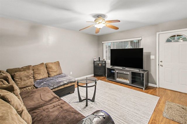 25151 Pearl Street, Roseville, MI 48066