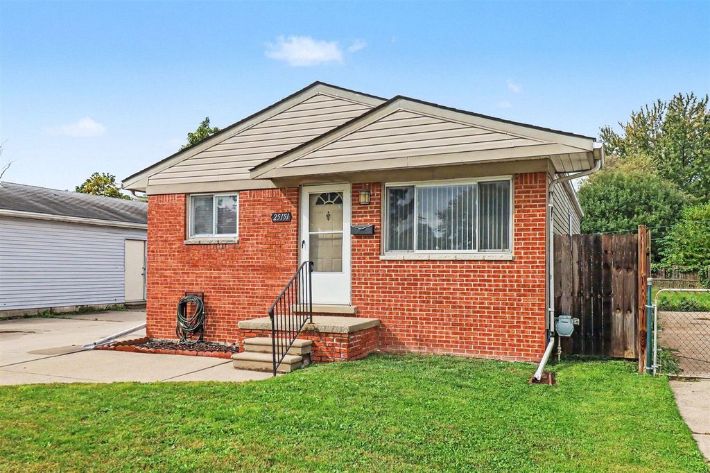 25151 Pearl Street, Roseville, MI 48066