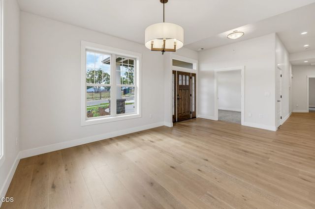505 Autumn Hills Drive, Medford, OR 97504