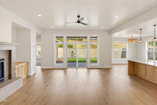505 Autumn Hills Drive, Medford, OR 97504