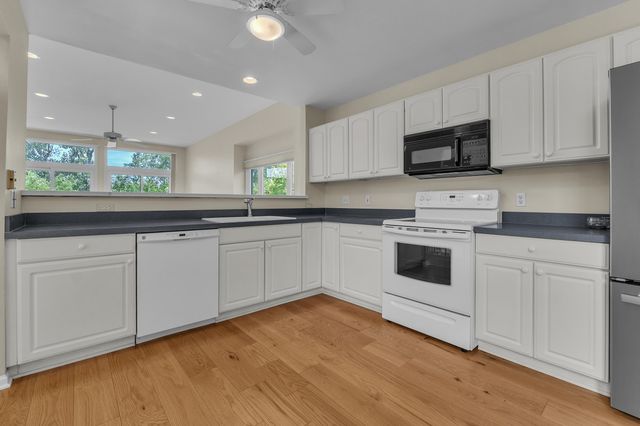 4853 Lone Oak Court 11, Pittsfield Charter Twp, MI 48108