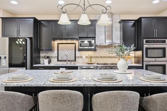 662 S Hawaii Pl, Kennewick, WA 99336