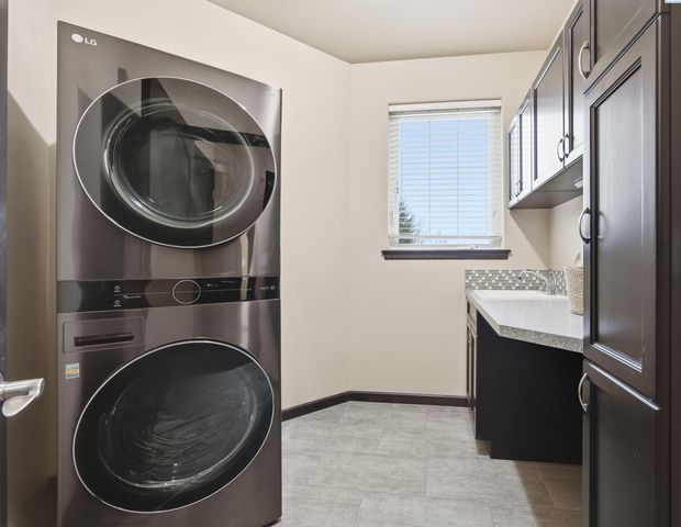 662 S Hawaii Pl, Kennewick, WA 99336