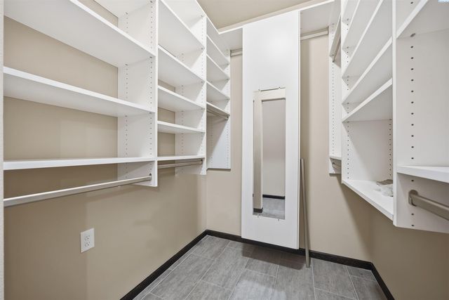 662 S Hawaii Pl, Kennewick, WA 99336