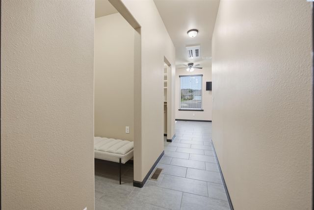 662 S Hawaii Pl, Kennewick, WA 99336