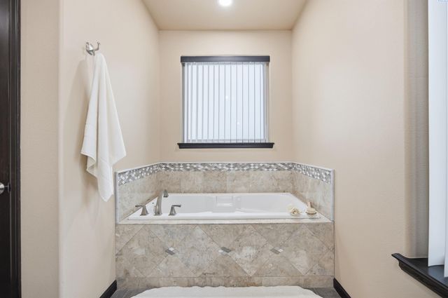 662 S Hawaii Pl, Kennewick, WA 99336