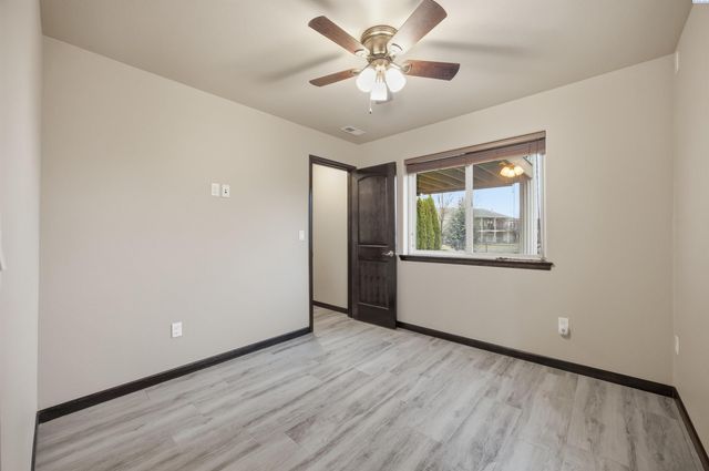 662 S Hawaii Pl, Kennewick, WA 99336