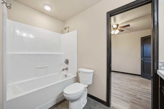 662 S Hawaii Pl, Kennewick, WA 99336