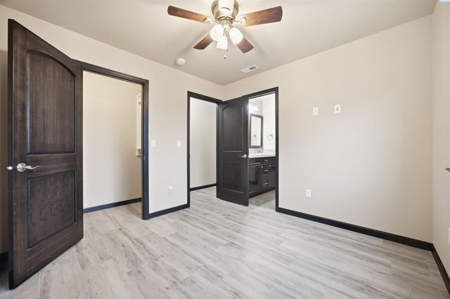 662 S Hawaii Pl, Kennewick, WA 99336