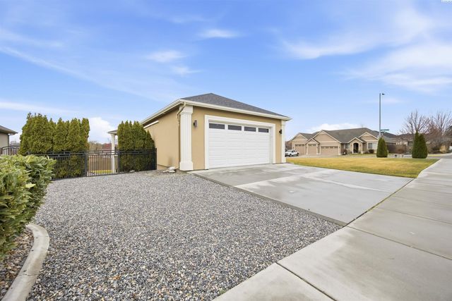 662 S Hawaii Pl, Kennewick, WA 99336