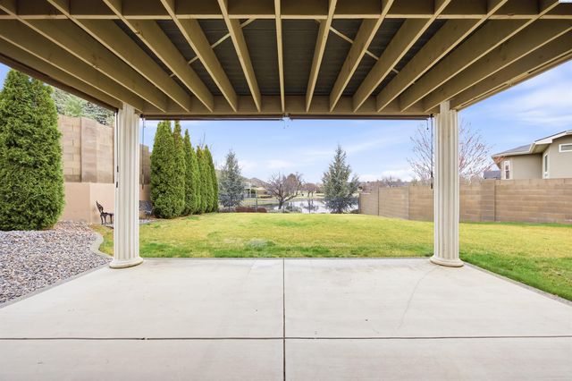 662 S Hawaii Pl, Kennewick, WA 99336