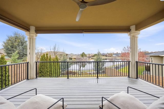 662 S Hawaii Pl, Kennewick, WA 99336