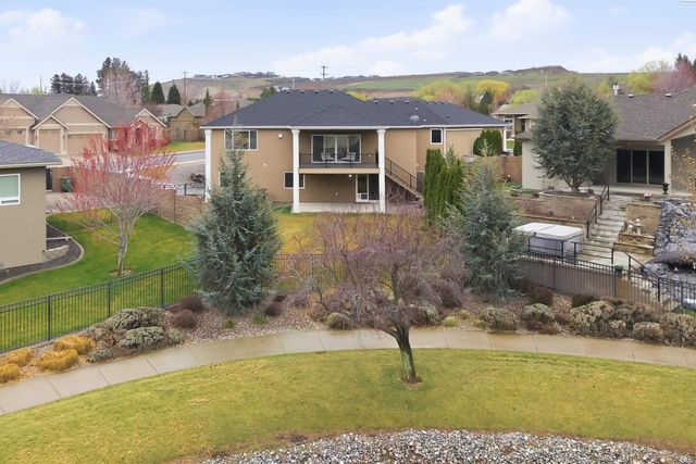 662 S Hawaii Pl, Kennewick, WA 99336