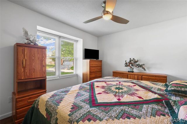 10 Shadowridge Court, St Peters, MO 63376