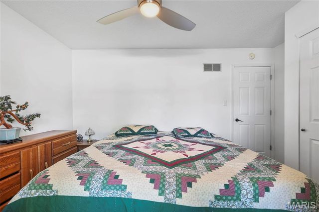 10 Shadowridge Court, St Peters, MO 63376