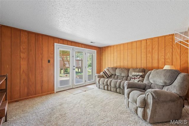 10 Shadowridge Court, St Peters, MO 63376