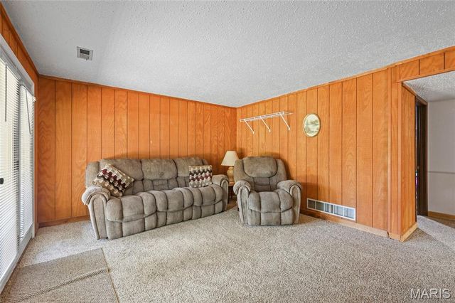 10 Shadowridge Court, St Peters, MO 63376