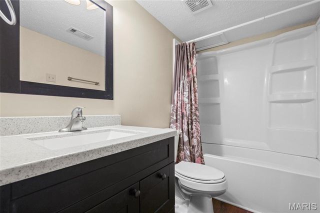 10 Shadowridge Court, St Peters, MO 63376