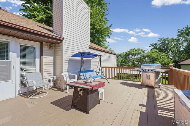 10 Shadowridge Court, St Peters, MO 63376