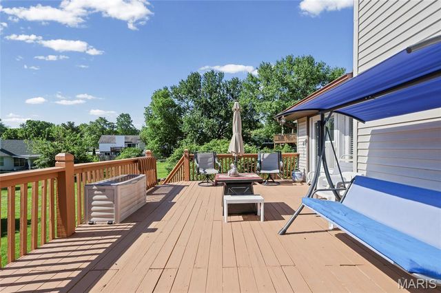 10 Shadowridge Court, St Peters, MO 63376
