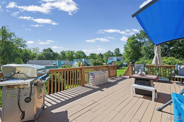 10 Shadowridge Court, St Peters, MO 63376