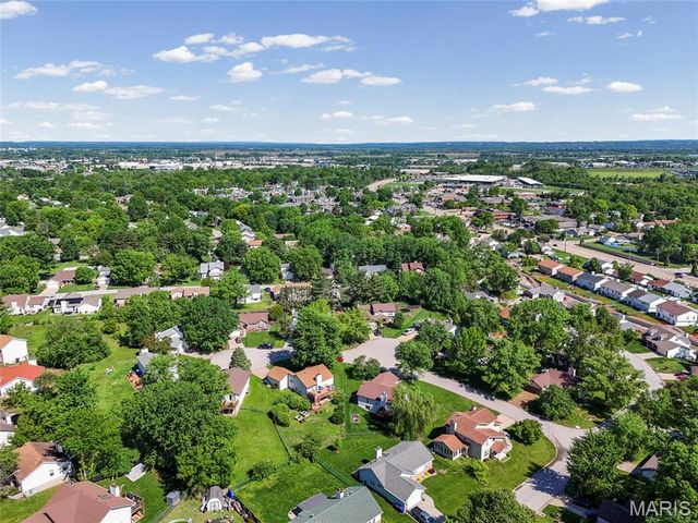 10 Shadowridge Court, St Peters, MO 63376