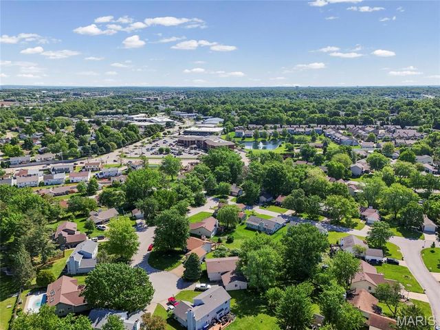 10 Shadowridge Court, St Peters, MO 63376
