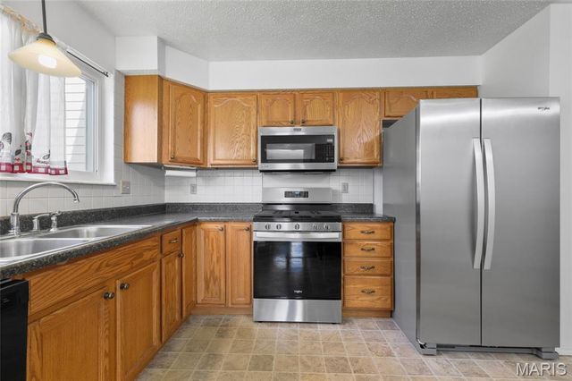 10 Shadowridge Court, St Peters, MO 63376