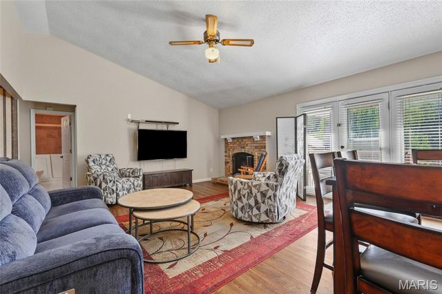 10 Shadowridge Court, St Peters, MO 63376