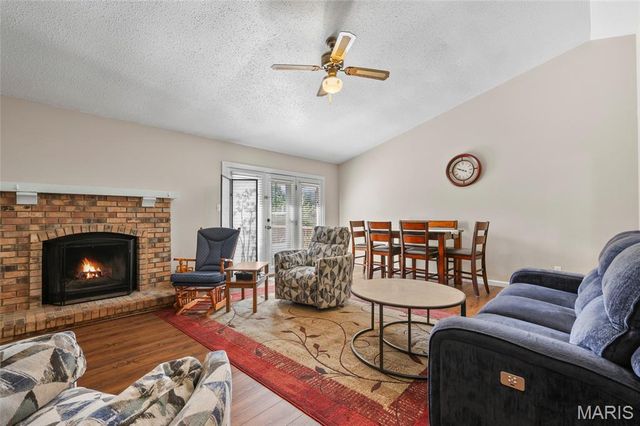 10 Shadowridge Court, St Peters, MO 63376