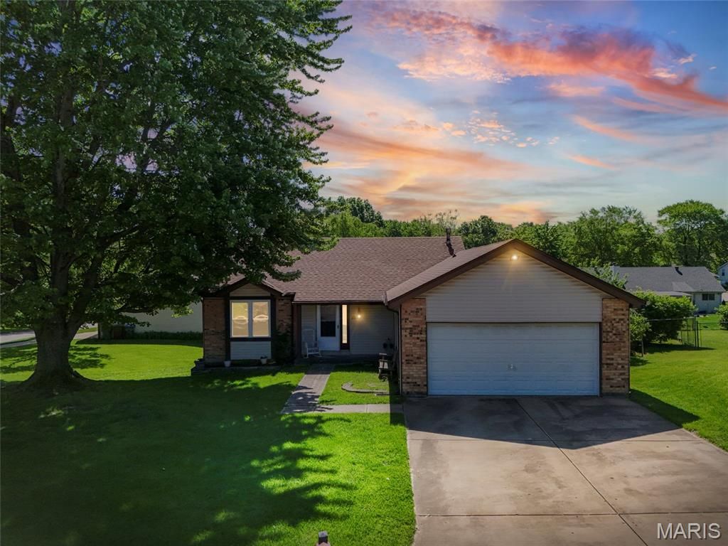 10 Shadowridge Court, St Peters, MO 63376