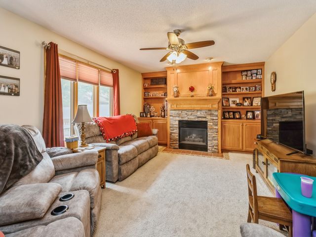 1506 W 17th Street S, Newton, IA 50208