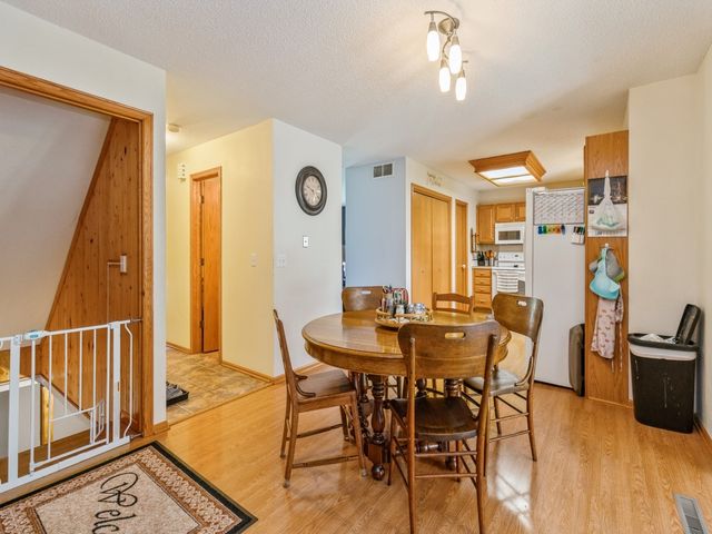 1506 W 17th Street S, Newton, IA 50208