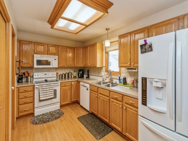 1506 W 17th Street S, Newton, IA 50208