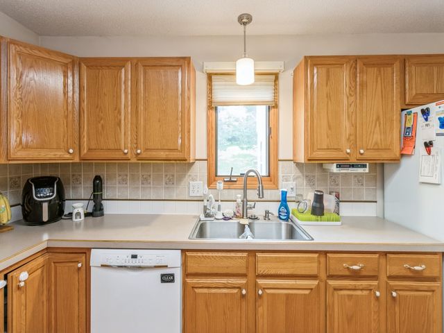 1506 W 17th Street S, Newton, IA 50208