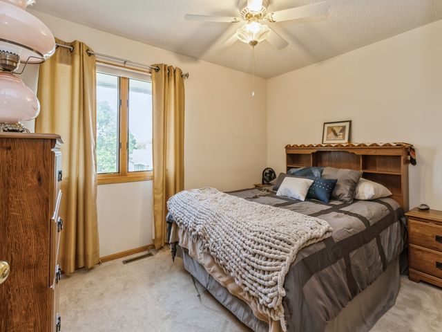 1506 W 17th Street S, Newton, IA 50208